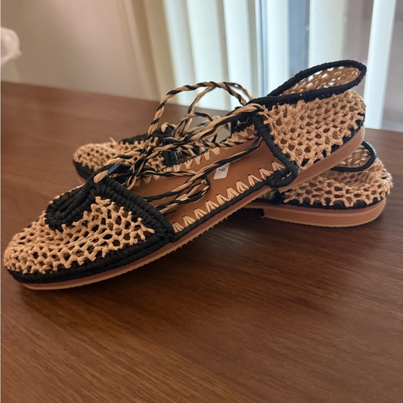 Women’s Moroccan Raffia Sandals NWOT - Picture 2 of 4